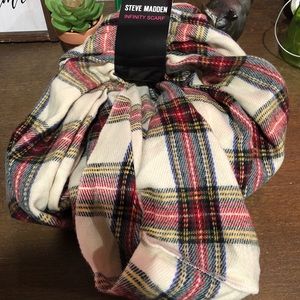 Steve Madden Accessories - Steve Madden infinity women’s scarf Steve Madden Accessories - Steve Madden infinity women’s scarf